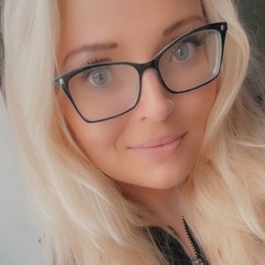 Meet your Posher, Caitlyn